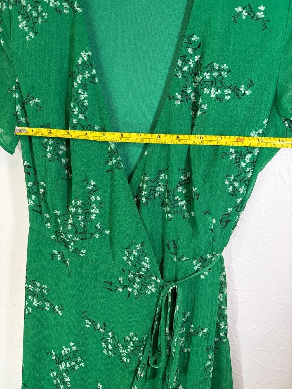 All in Favor Simone Floral Wrap Front Minidress Green & White XS Like New - Picture 7 of 9